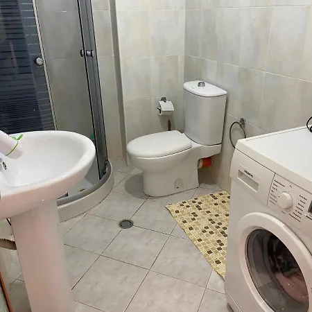 Lydia's Place By The Appartamento