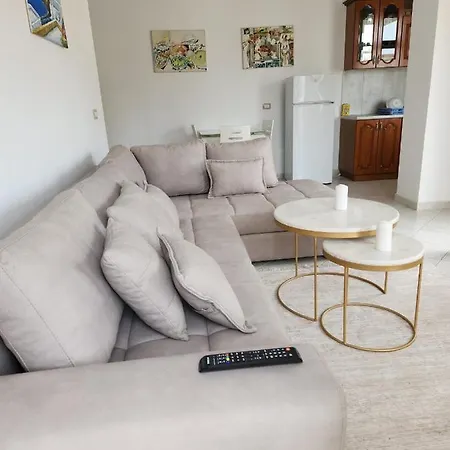 Lydia's Place By The דירה *