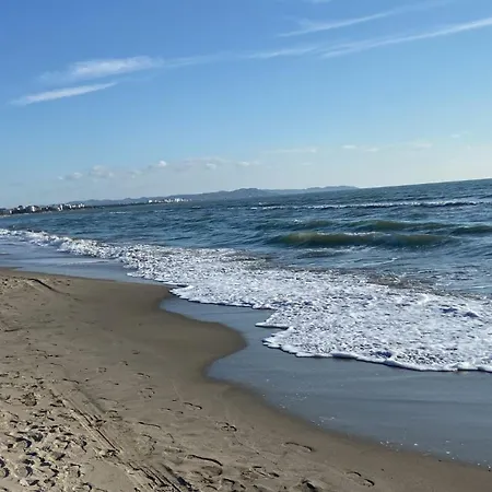 דירה Lydia's Place By The גולם