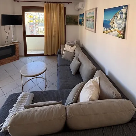 Lydia's Place By The Appartamento