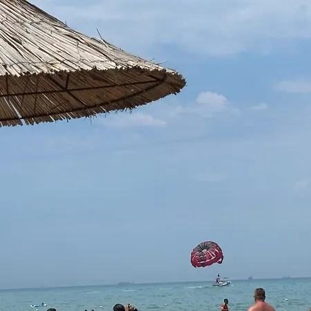 Lydia's Place By The Appartamento