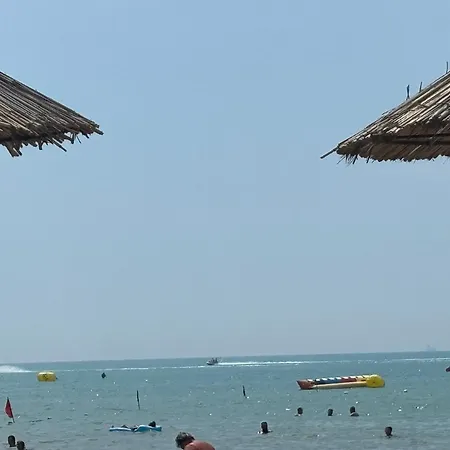 דירה Lydia's Place By The גולם