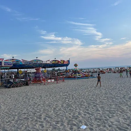 Lydia's Place By The גולם