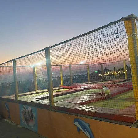 Lydia's Place By The דירה